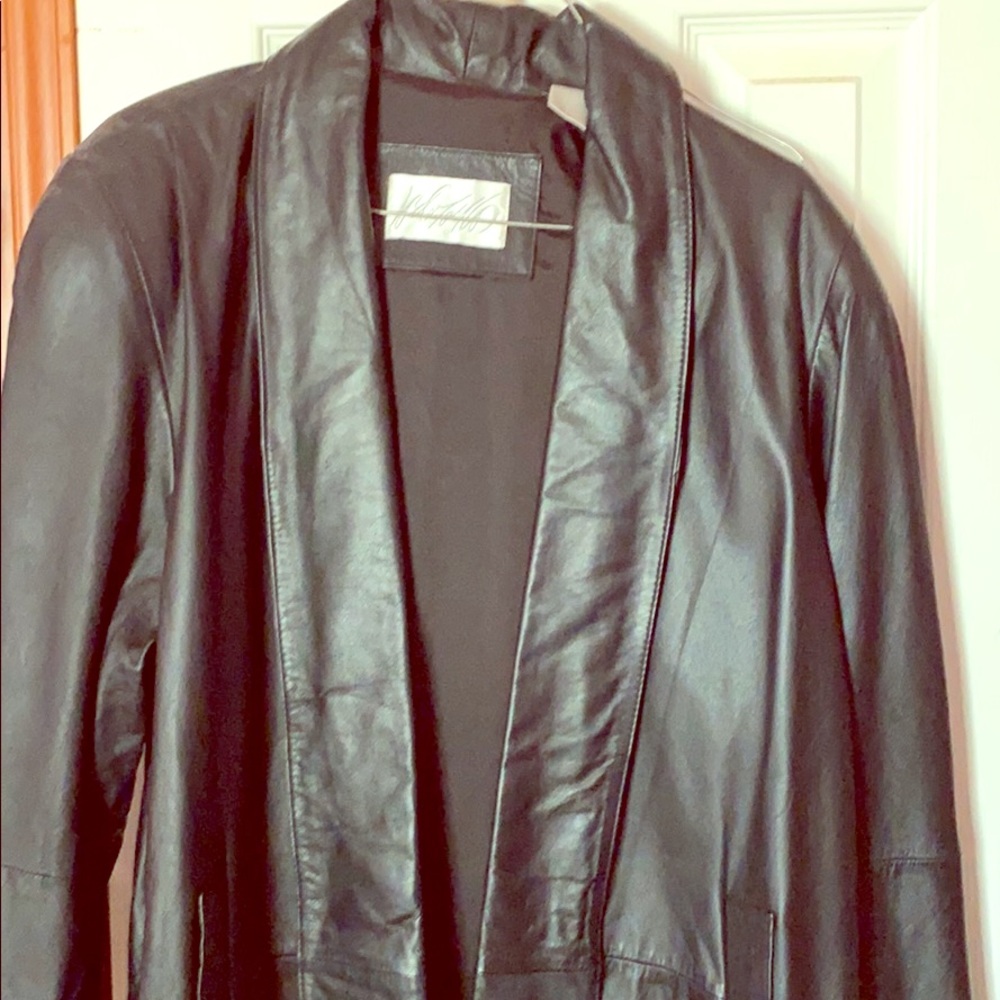 Selling a Lord and Taylor buttonless stylish coat